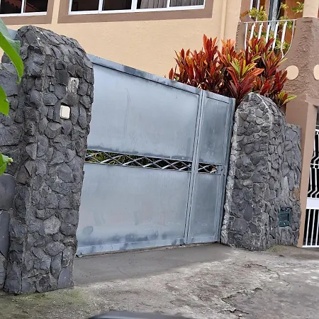 Chale - Sea View 度假居 *